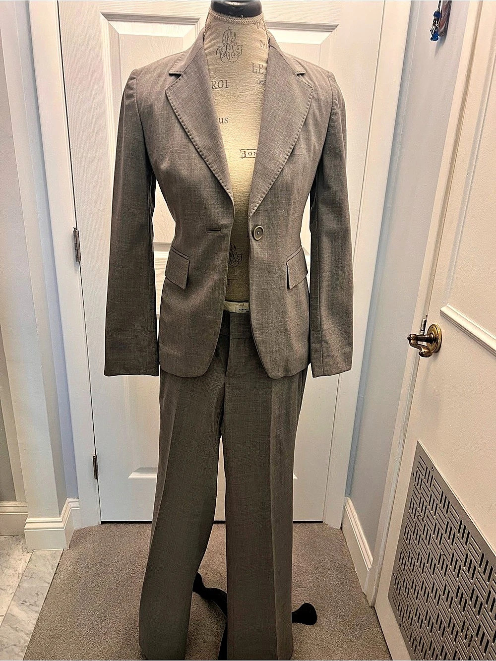 Banana Republic Women's Gray Pantsuit Like New